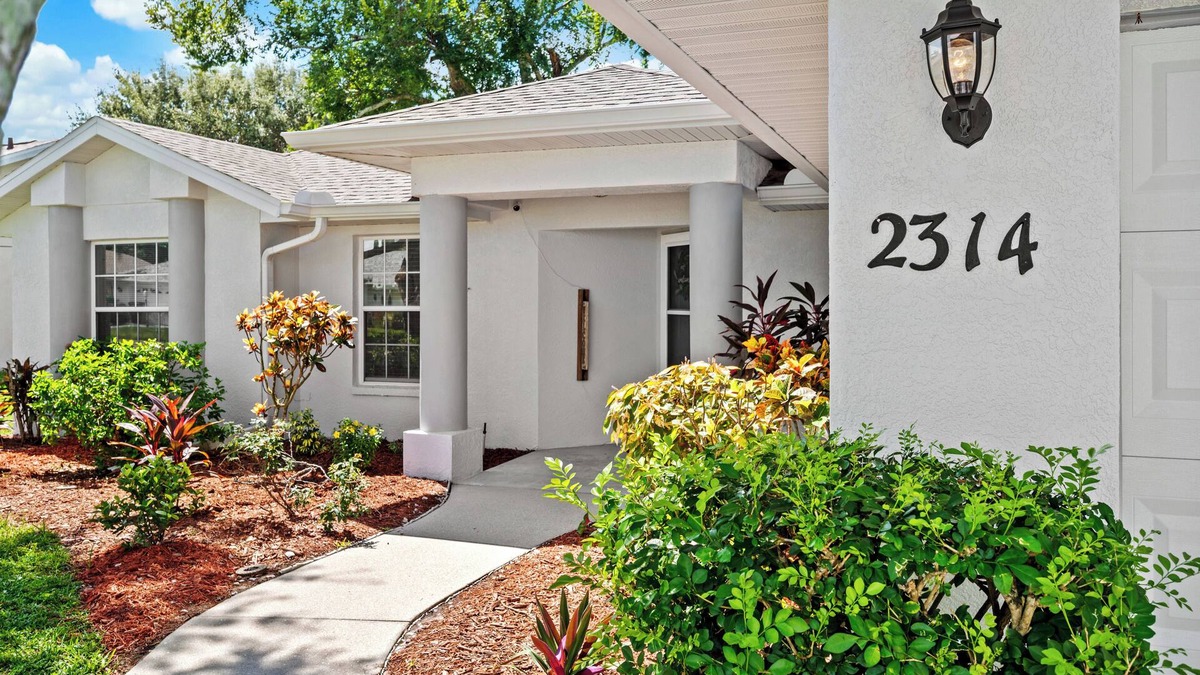 Trailer Estates House | Charming 3-bedroom house in Bradenton Had been remodeled almost everything new.