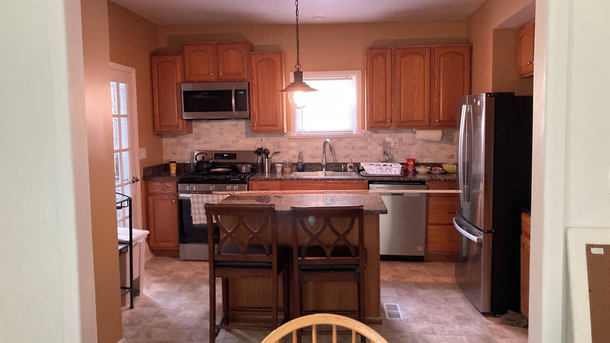 Garfield Heights House | CHARMING 3-BEDROOM HOUSE/A ROOM FOR RENT, with WiFi, AC in lovely Cleveland.