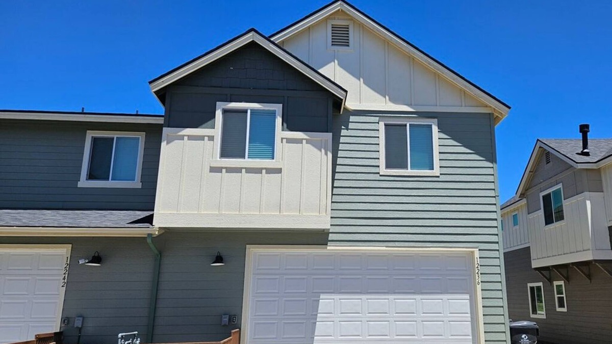 Flagstaff House | Charming 3-bedroom house with WiFi and a scenic forest view in Belmont