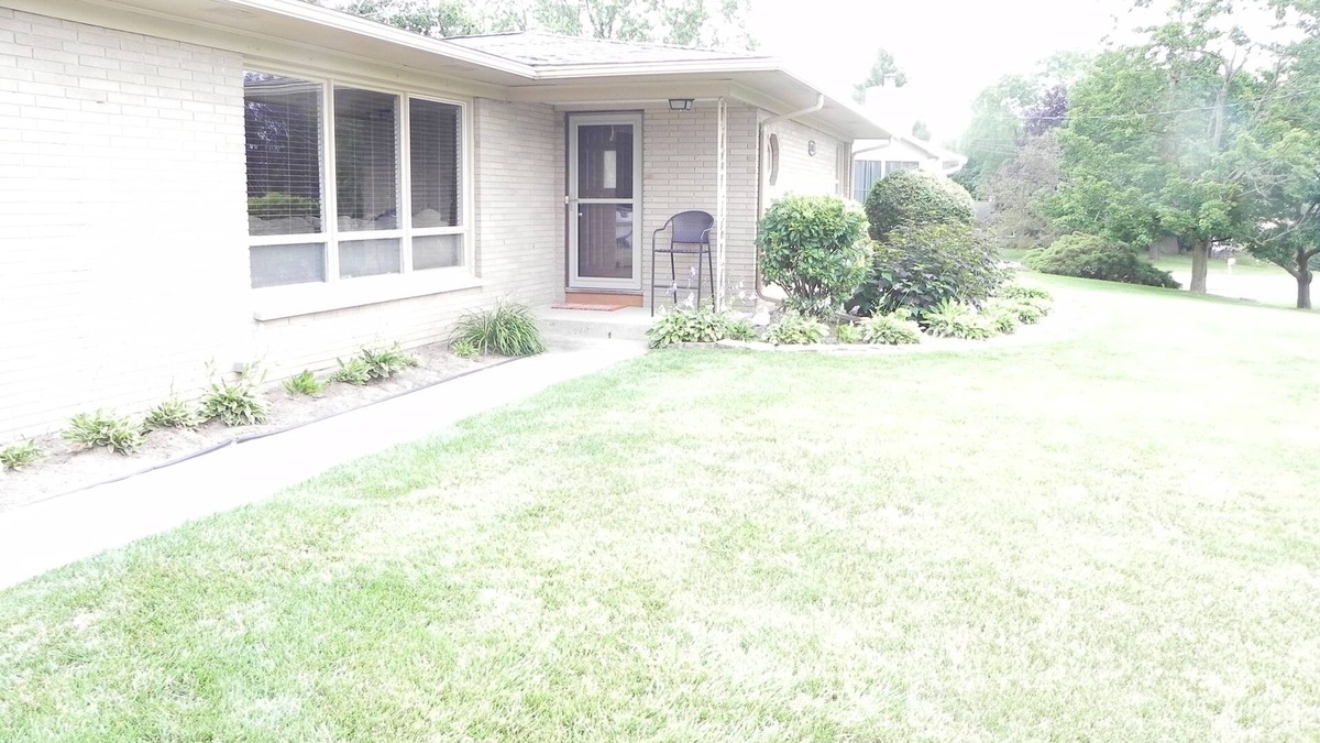 Parchment House | Charming 3-bedroom house with WiFi, AC in pleasant Kalamazoo