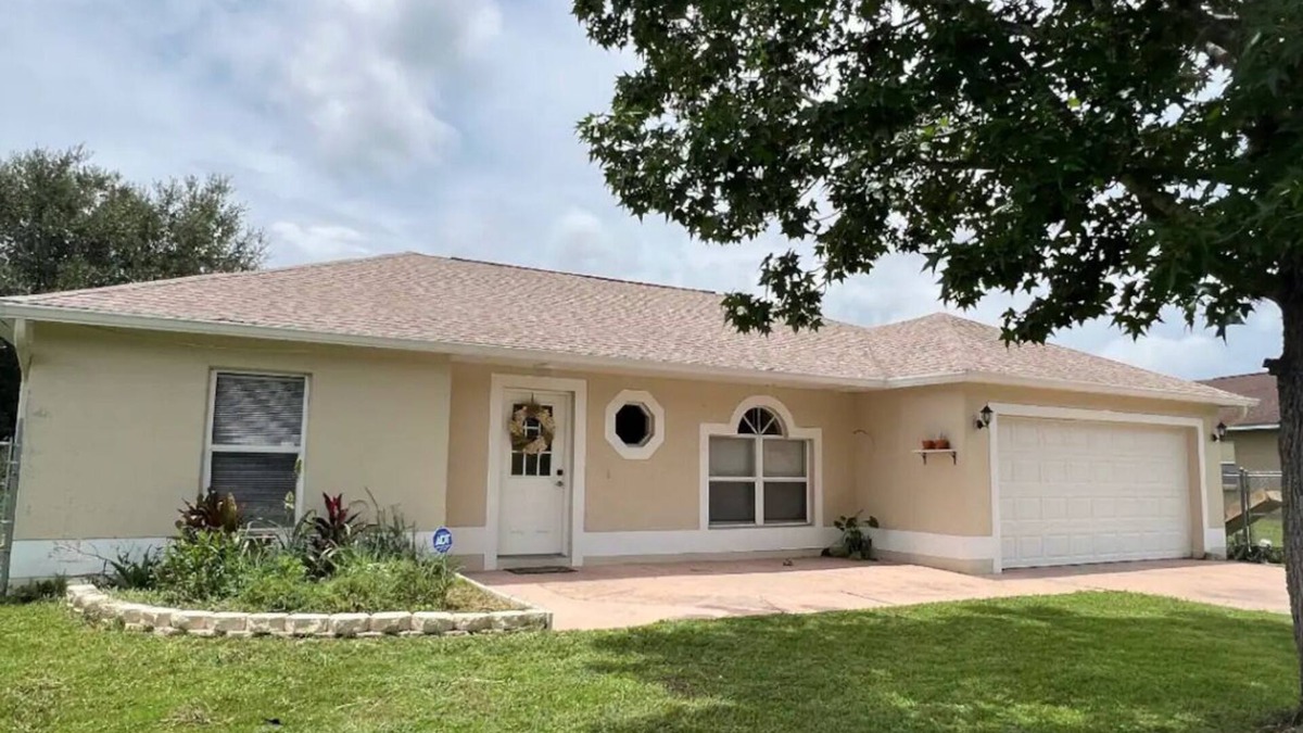 Poinciana House | Charming 3-bedroom house in Kissimmee with AC, WiFi