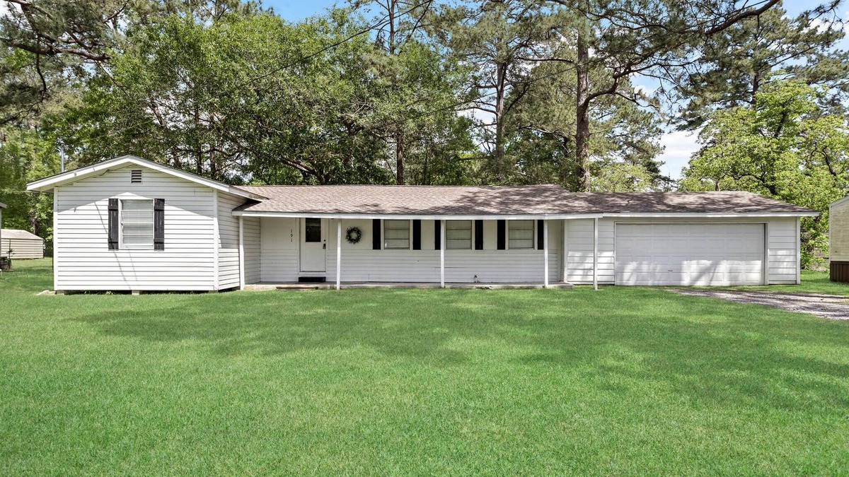 Lumberton House | Charming 3-bedroom house with AC, WiFi in peaceful Lumberton
