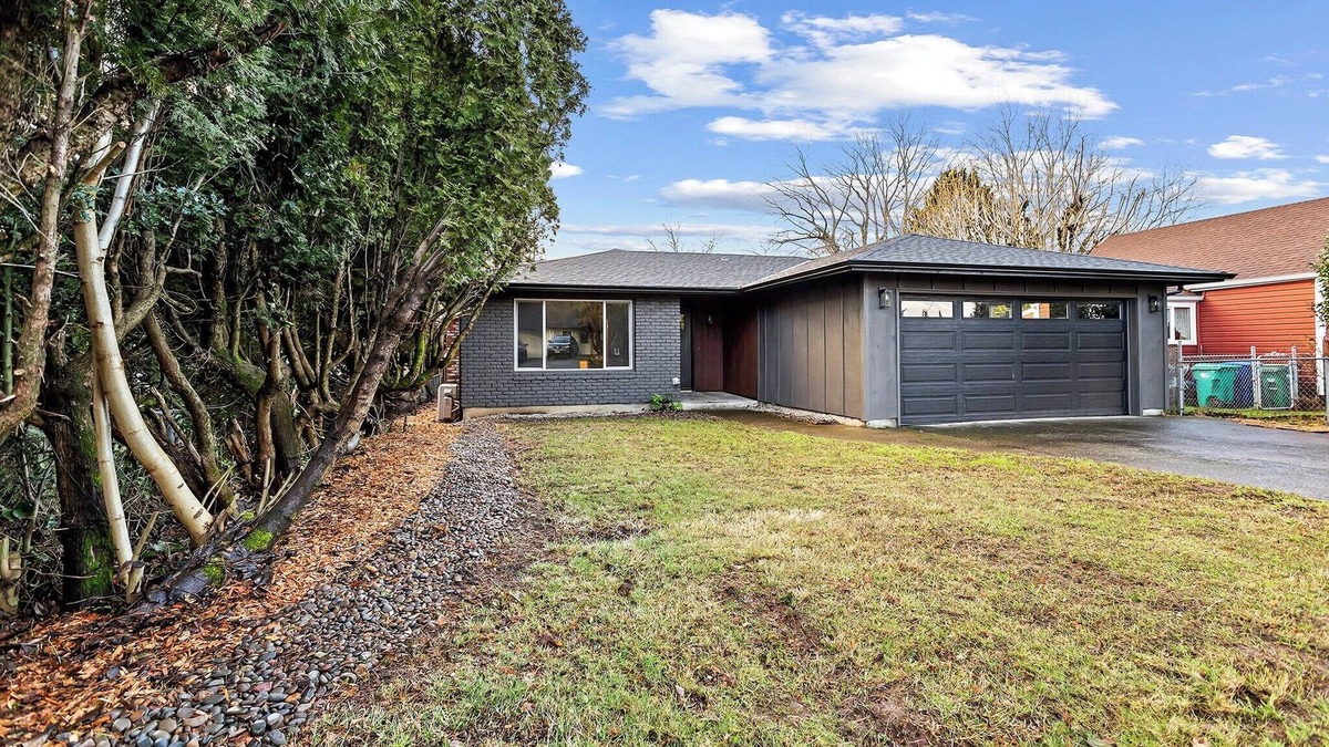 Milwaukie House | Charming 3-bedroom house with WiFi and AC in delightful Milwaukie!