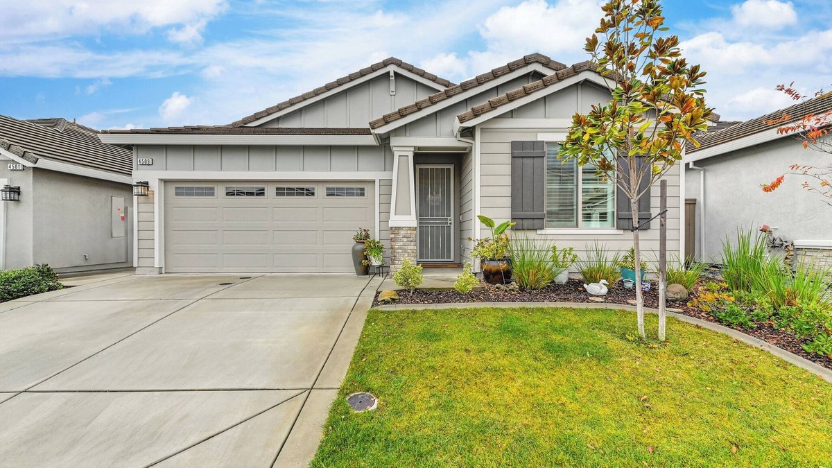 Roseville House | Charming 3-bedroom house with Hot Tub at the Sanctuary in West Roseville