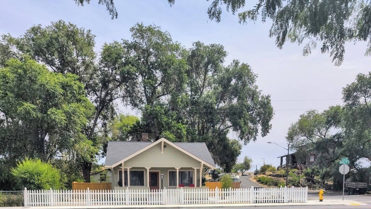 Soap Lake House | Charming 3-bedroom house walking distance to the lake, restaurants, pet friendly