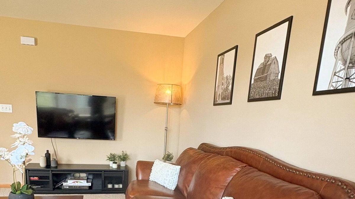 Ames House | Charming 3-bedroom home in Ames