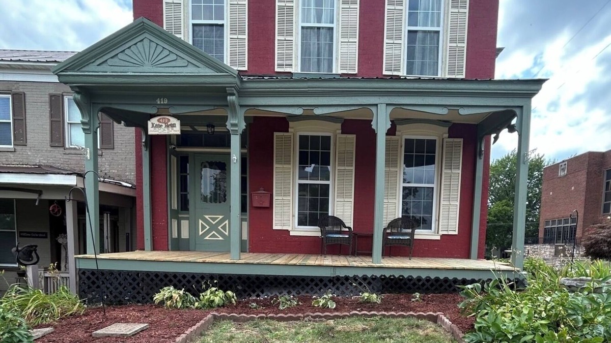 Hannibal House | Charming 3-bedroom house with WiFi and AC in Hannibal