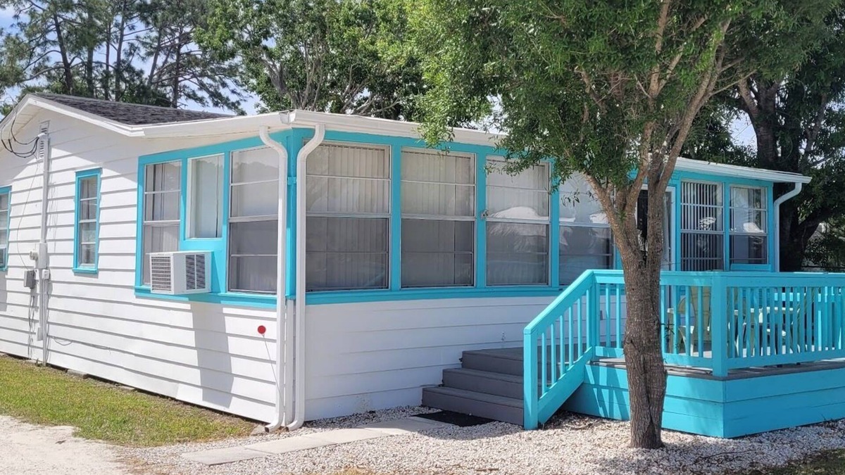 Oak Hill House | Charming 3-bedroom house Furnished with access to RV Park Use on IWC