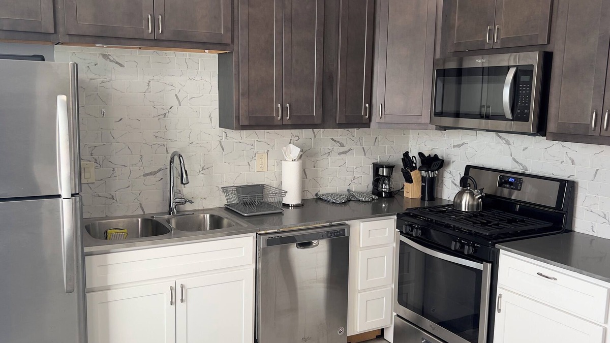 St. Louis House | Charming 3-bedroom house with WiFi, AC in enchanting St. Louis