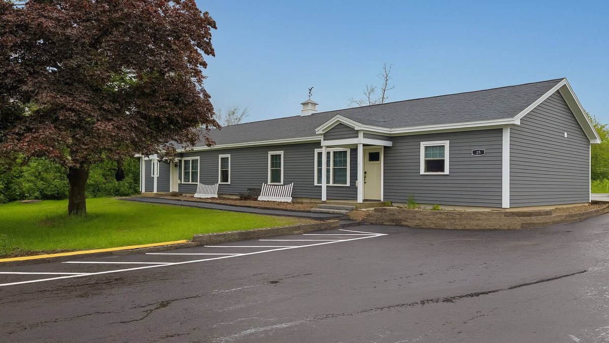 Belfast House | Charming 3-bedroom house with a Pond View/pet friendly