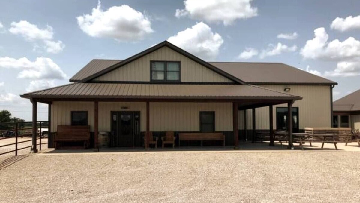Bourbon House | Charming 3-bedroom house at Heartland Farms in Bourbon,MO
