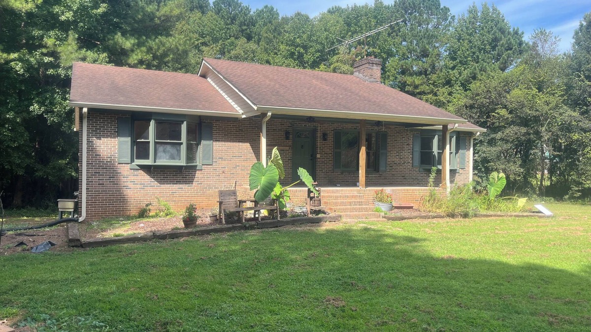 Brodnax House | Charming 3-bedroom house close to Microsoft Data Center and VCU