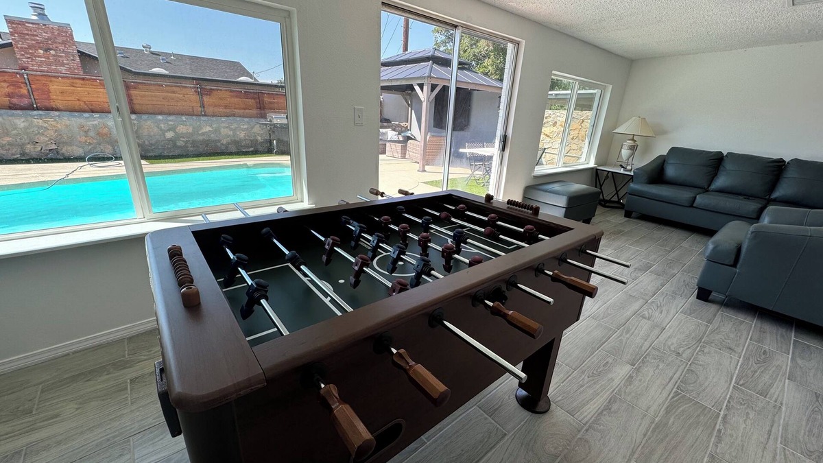 Northeast El Paso House | Charming 3-bedroom house with Pool, AC and WiFi in pleasant El Paso