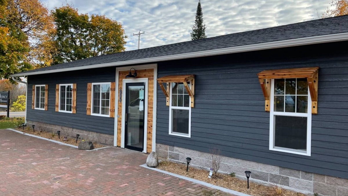 Hancock House | Charming 3-bedroom house with AC, WiFi, in welcoming Hancock