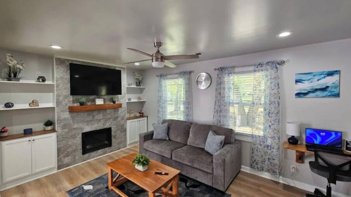 Hollywood House | Charming 3-bedroom house in welcoming Hollywood/Meggett, SC.