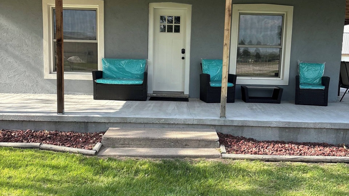 Garden County House | Charming 3-bedroom house in wonderful town of Oshkosh, family and pet friendly!