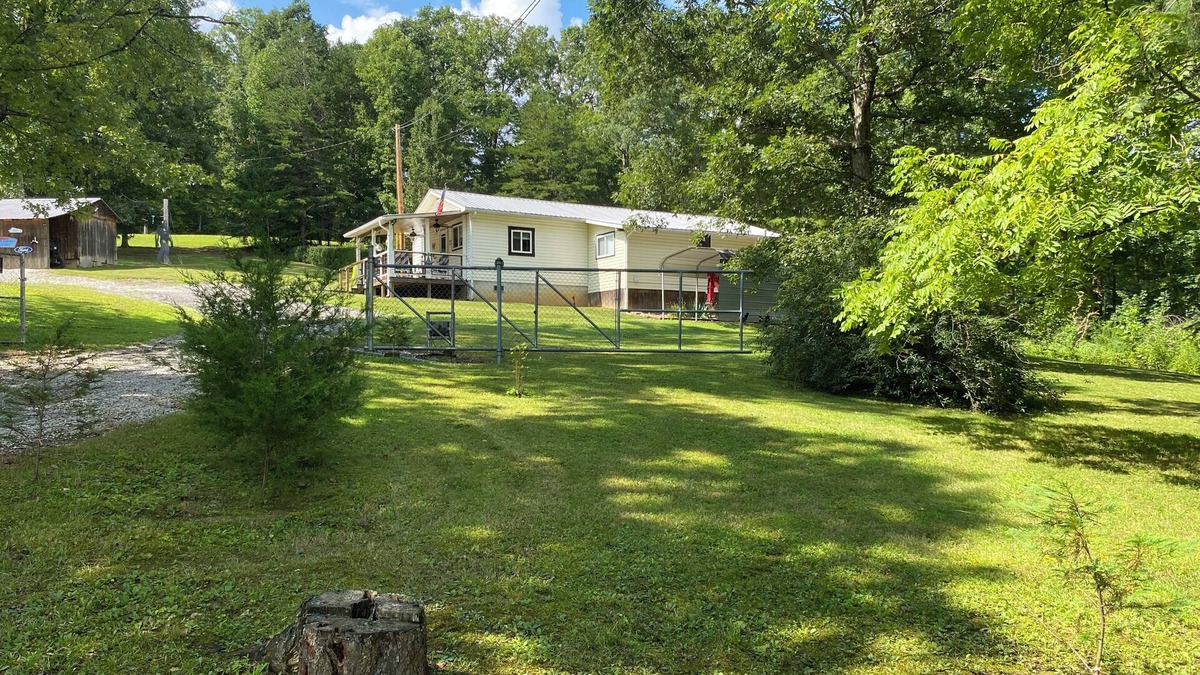 Winona House | Charming 3-bedroom house in Pioneer with WiFi and AC