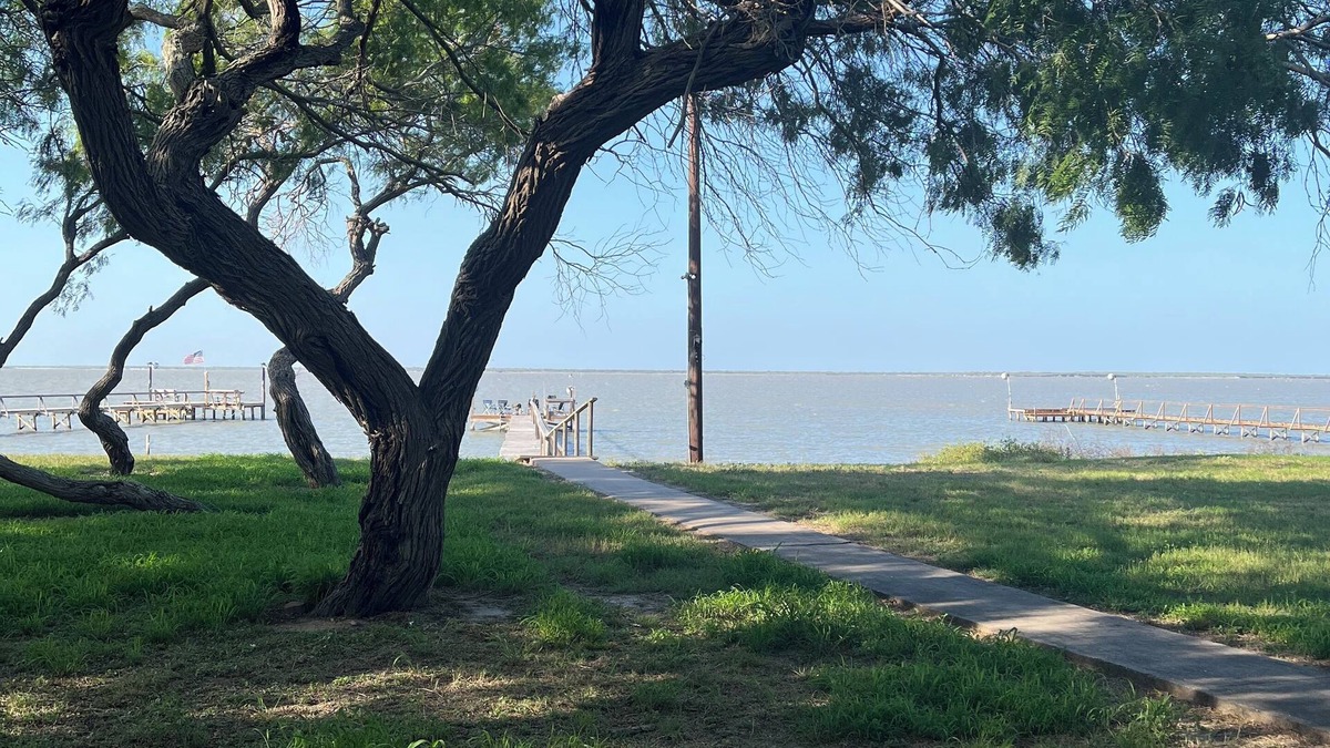 Riviera House | Charming 3-bedroom house in brilliant Riviera with AC, WiFi, and Private pier!