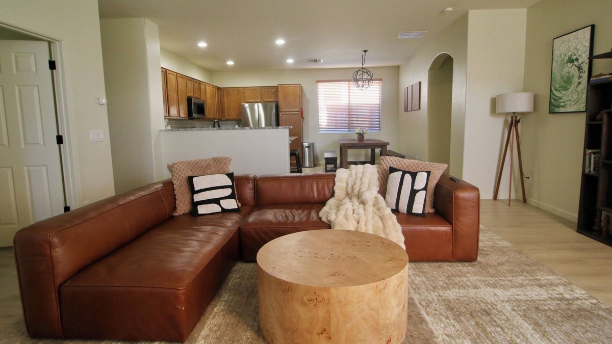 Waddell House | Charming 3-bedroom house with office, pool and gym in beautiful Waddell