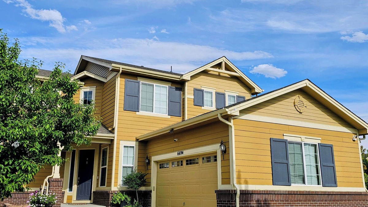 Aurora House | Charming 3-bedroom house w/AC, high speed internet, private office near Airport