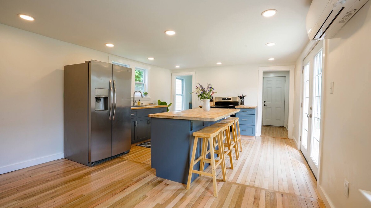 Bangor House | Charming 3-bedroom house with AC, WiFi and a large yard in the heart of Bangor!