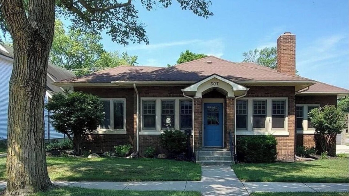 Culver House | Charming 3-bedroom house with AC and WiFi in Culver that sleeps 8.