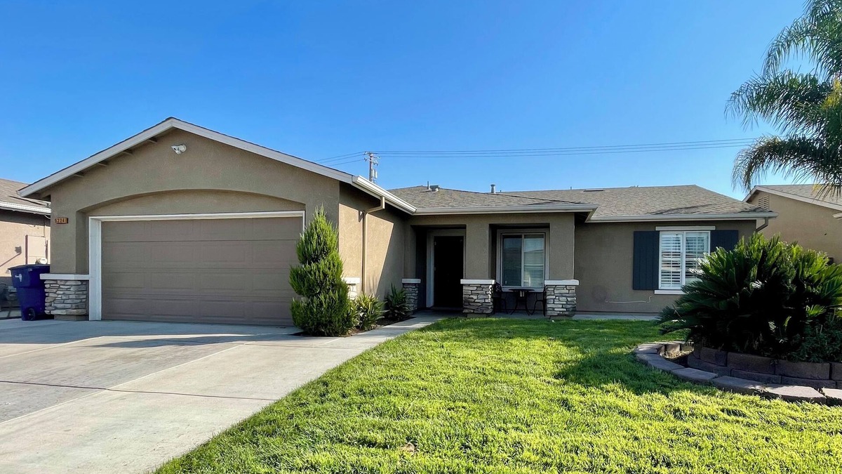 Roosevelt House | Charming 3-bedroom house with WiFi, AC in delightful Fresno