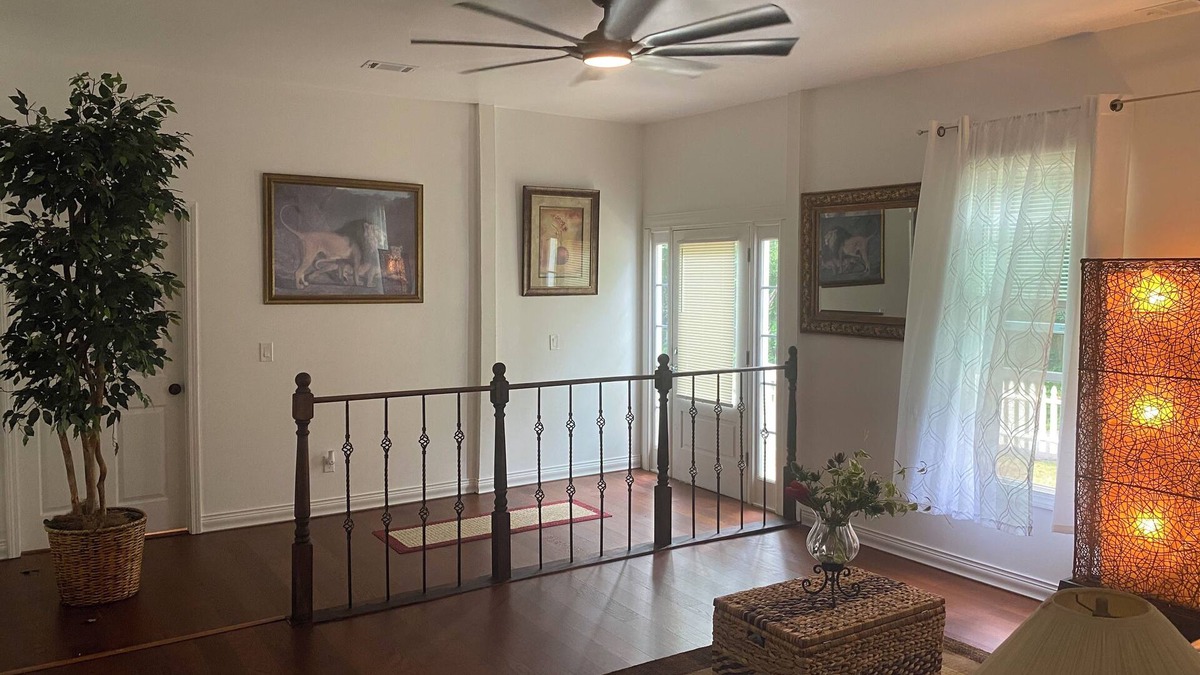Newnan House | Charming 3-bedroom house in fantastic Newnan with AC. 25 minutes from airport.