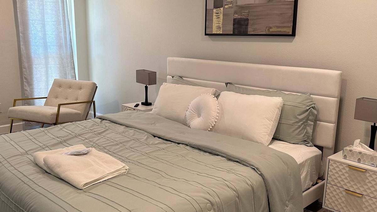 Northlakes House | Charming 3-bedroom house with AC, WiFi in North lakes Tampa