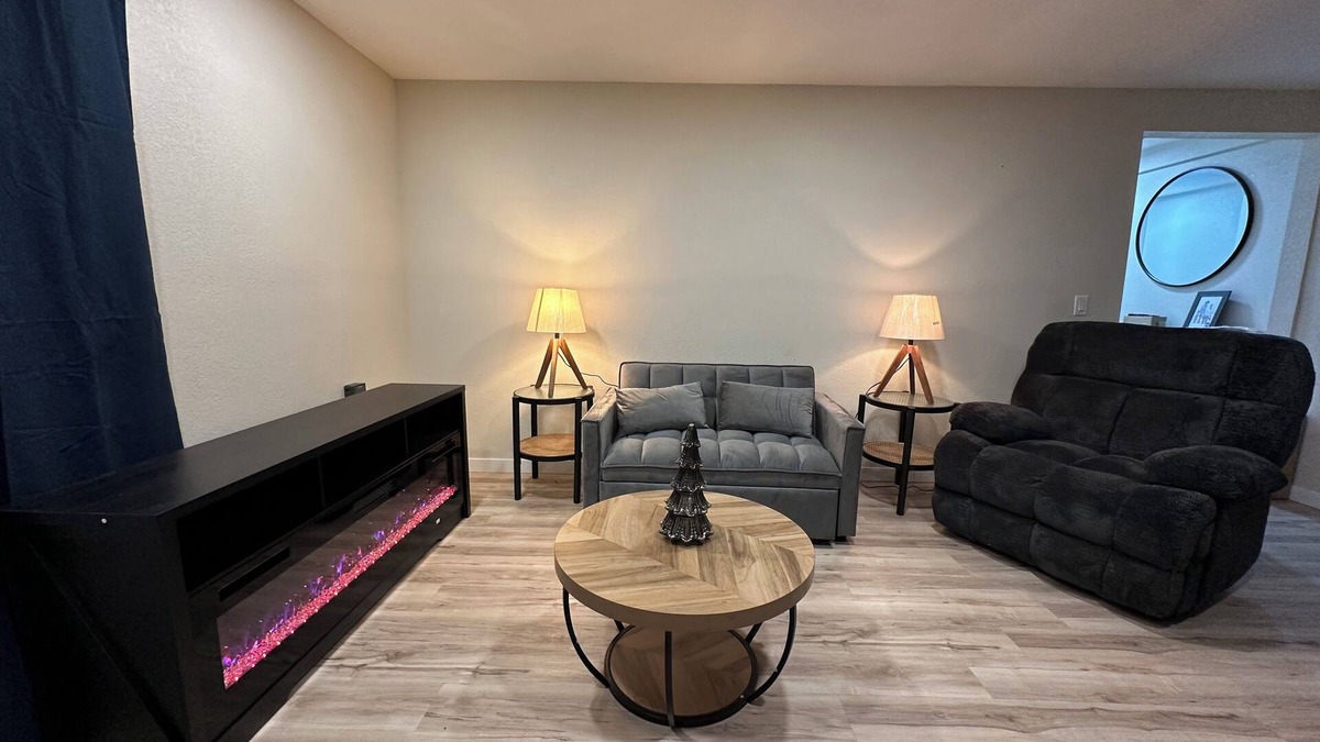 Eloy House | Charming 3-bedroom house with.Eloy Skydive Paradise. WiFi, AC, hot tub/pool.