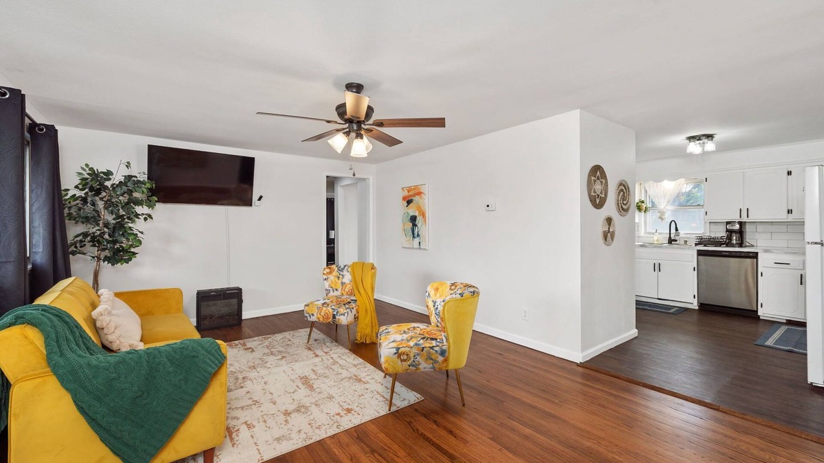 Tulsa House | Charming 3-bedroom Midtown house in with WiFi, work space and private parking,