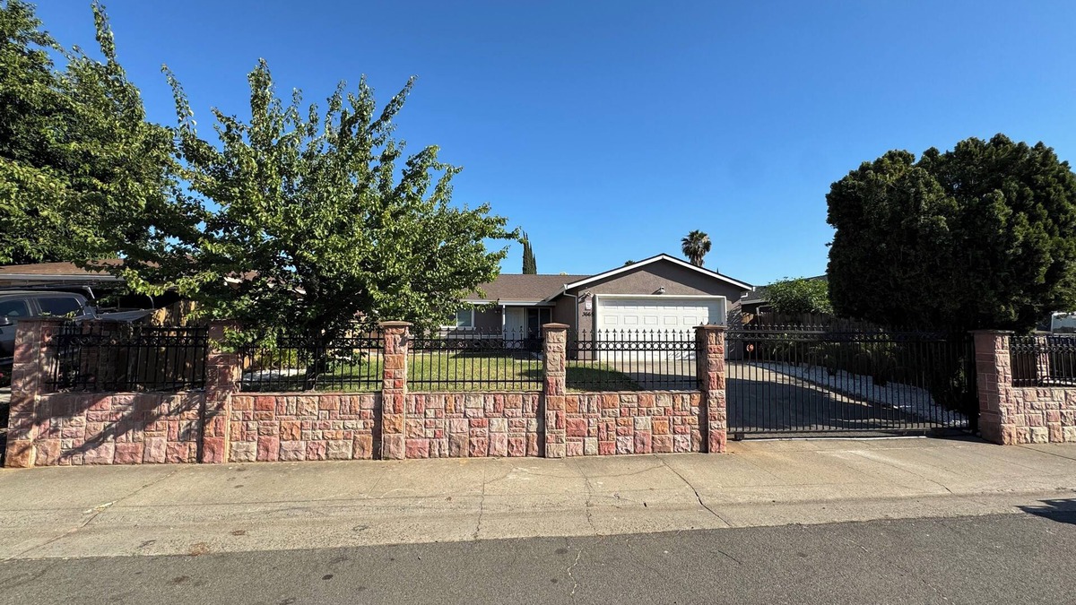 Sacramento House | Charming 3-bedroom Private Home in the Heart of Sacramento