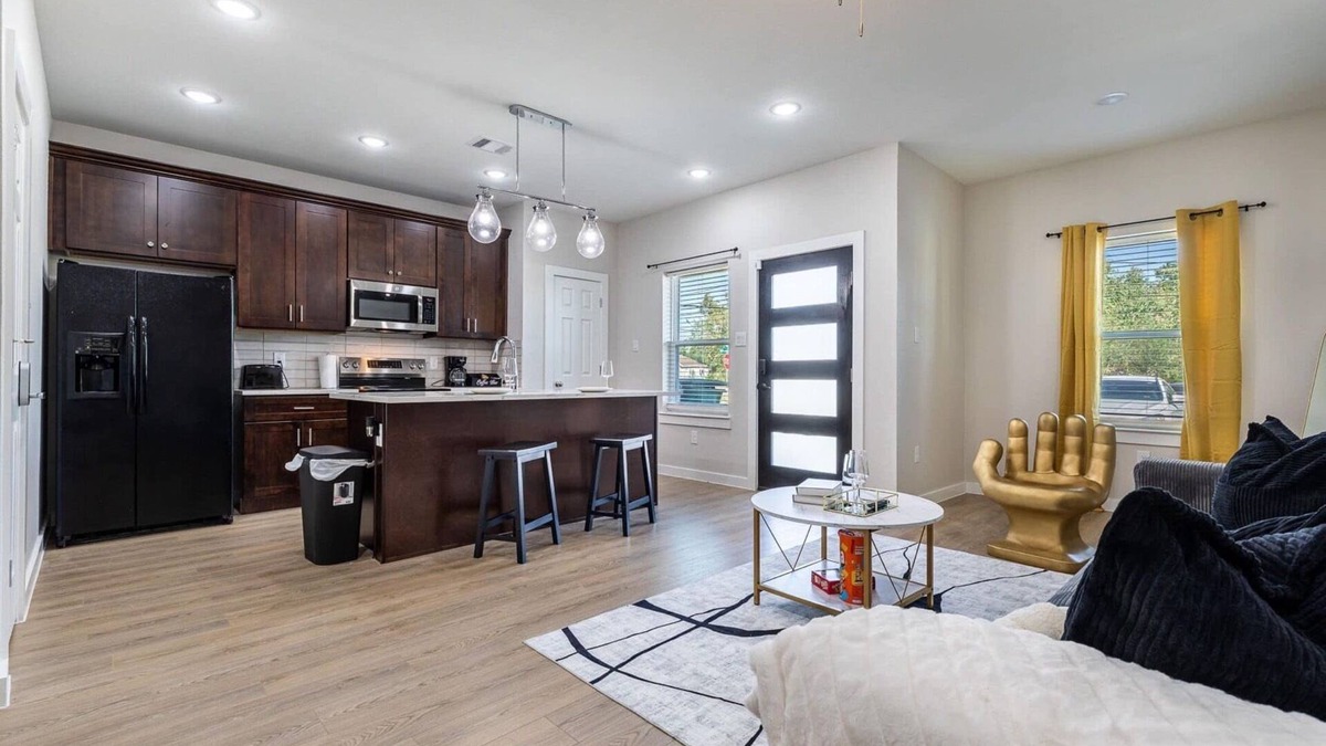 Northeast Houston House | Charming 3-bedroom retreat just minutes from Downtown Houston with AC, WiFi,
