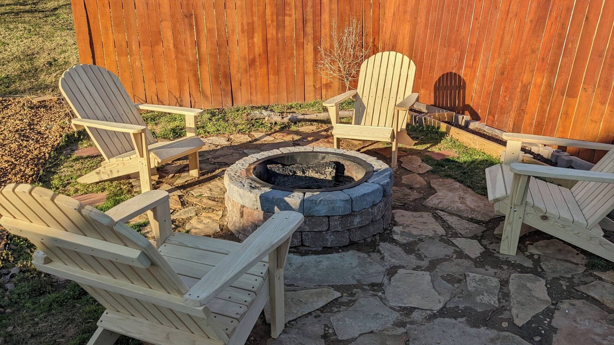 Jackson House | Charming 3-Bedroom Retreat with Fenced Yard & Fire Pit in North Jackson