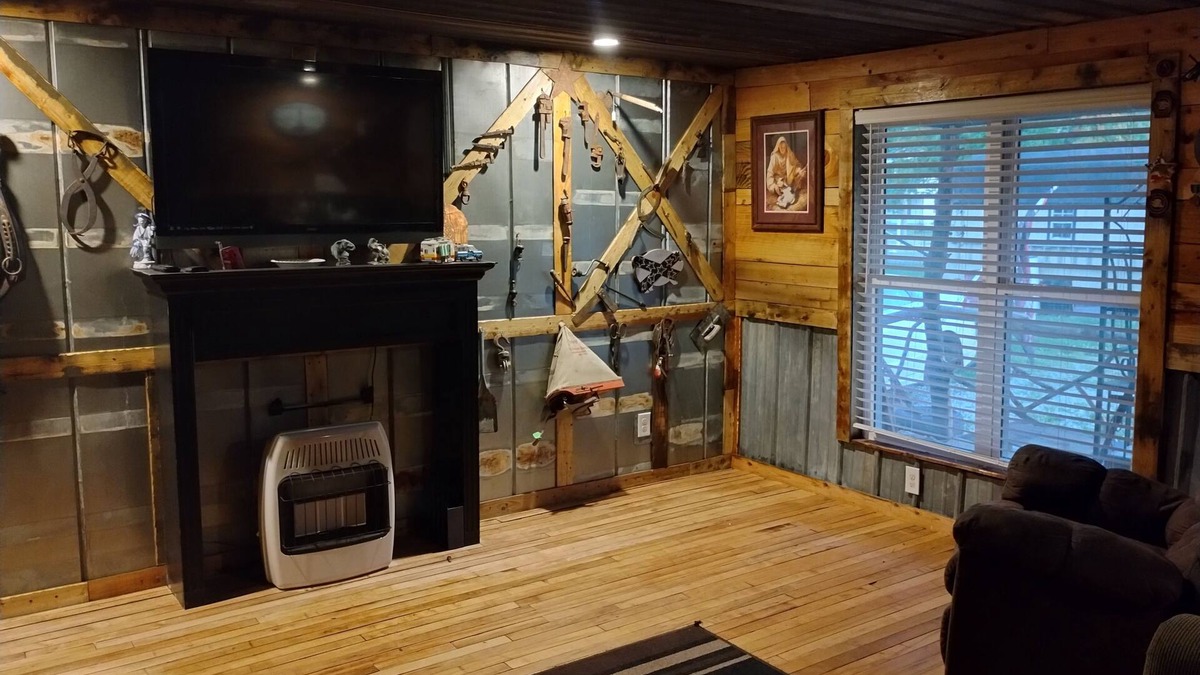 Farmers House | Charming 3-bedroom rustic and very unique house with WiFi and AC in Farmers,