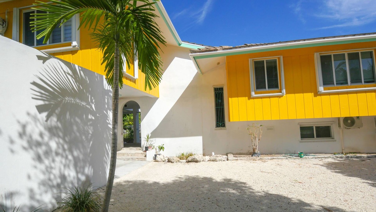 Freeport Apartment | Charming 3 Bedroom Suite 200 steps to Beach, car available
