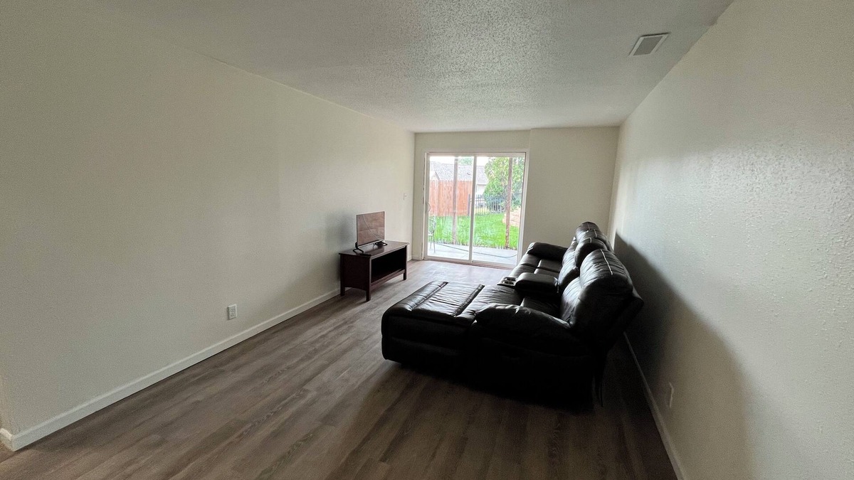 Coralville House | Charming 3-bedroom townhome in Coralville with WiFi