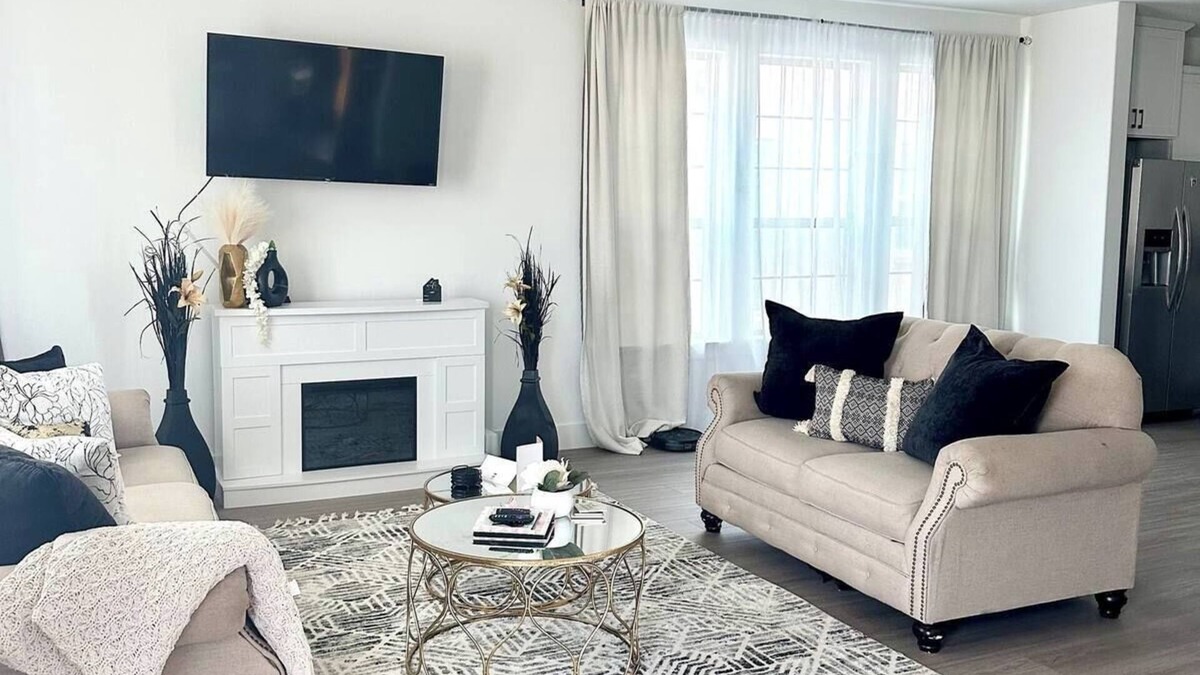 Crowley House | Charming 3 bedroom TH w/WiFi, AC in lovely Crowley, near Fort Worth.