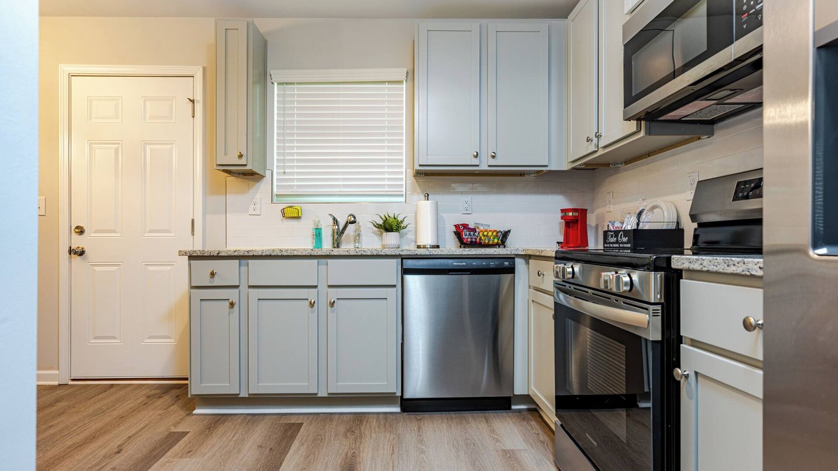 Austell House | Charming 3-bedroom townhome in Austell near Six-Flags and I-20