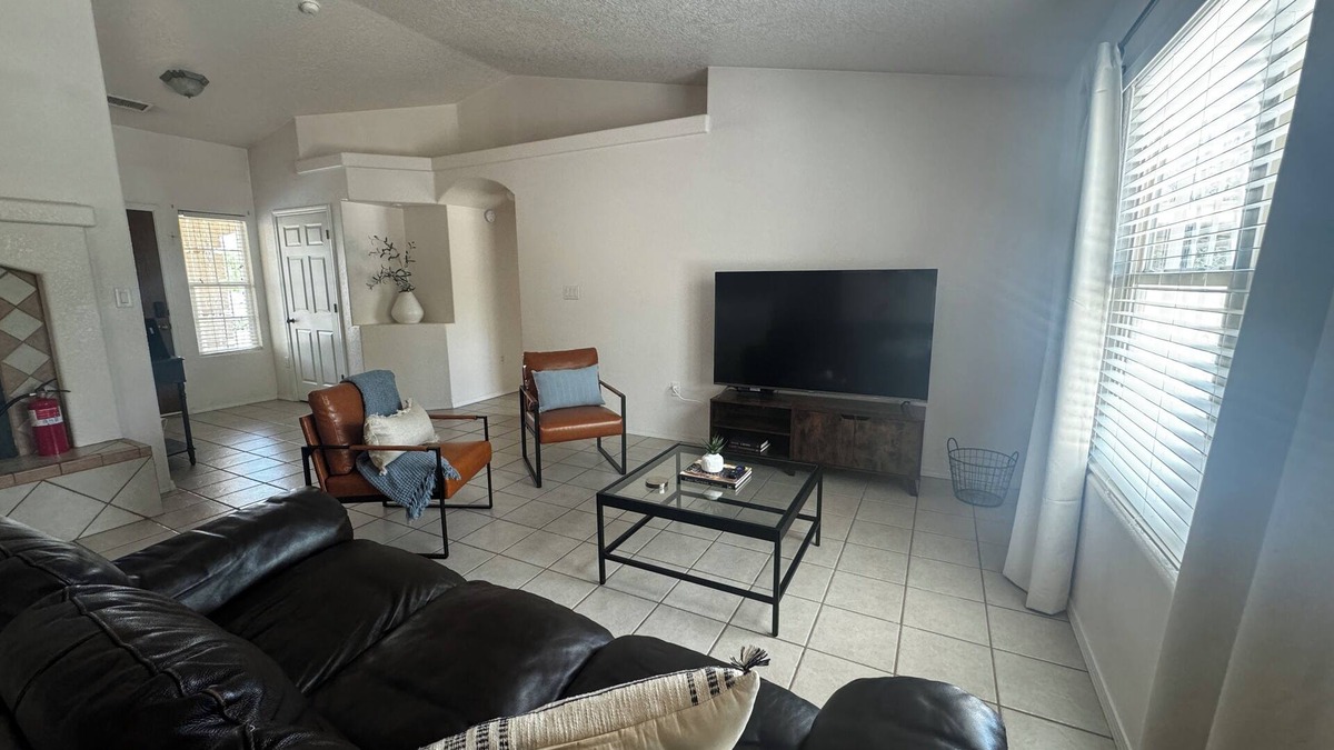 Albuquerque House | Charming 3-Bedroom Family-Friendly House in Albuquerque with Easy Commute