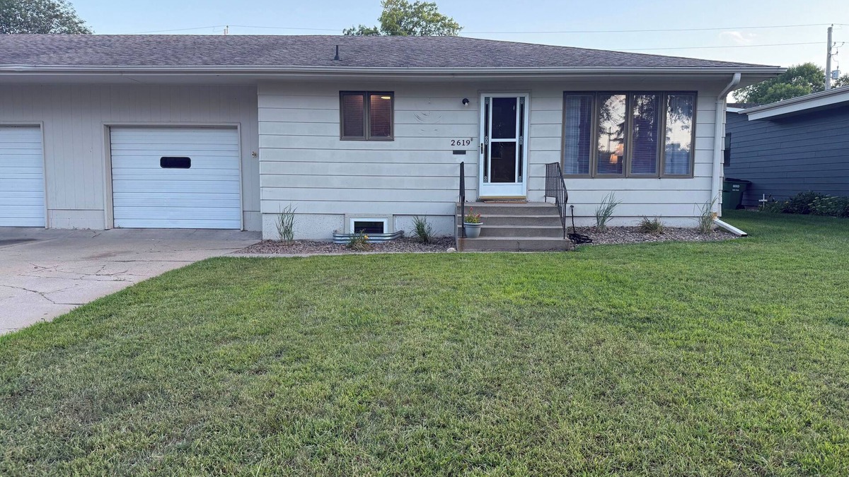 Grand Island Apartment | Charming 3-bedroom apartment in marvelous Grand Island with AC