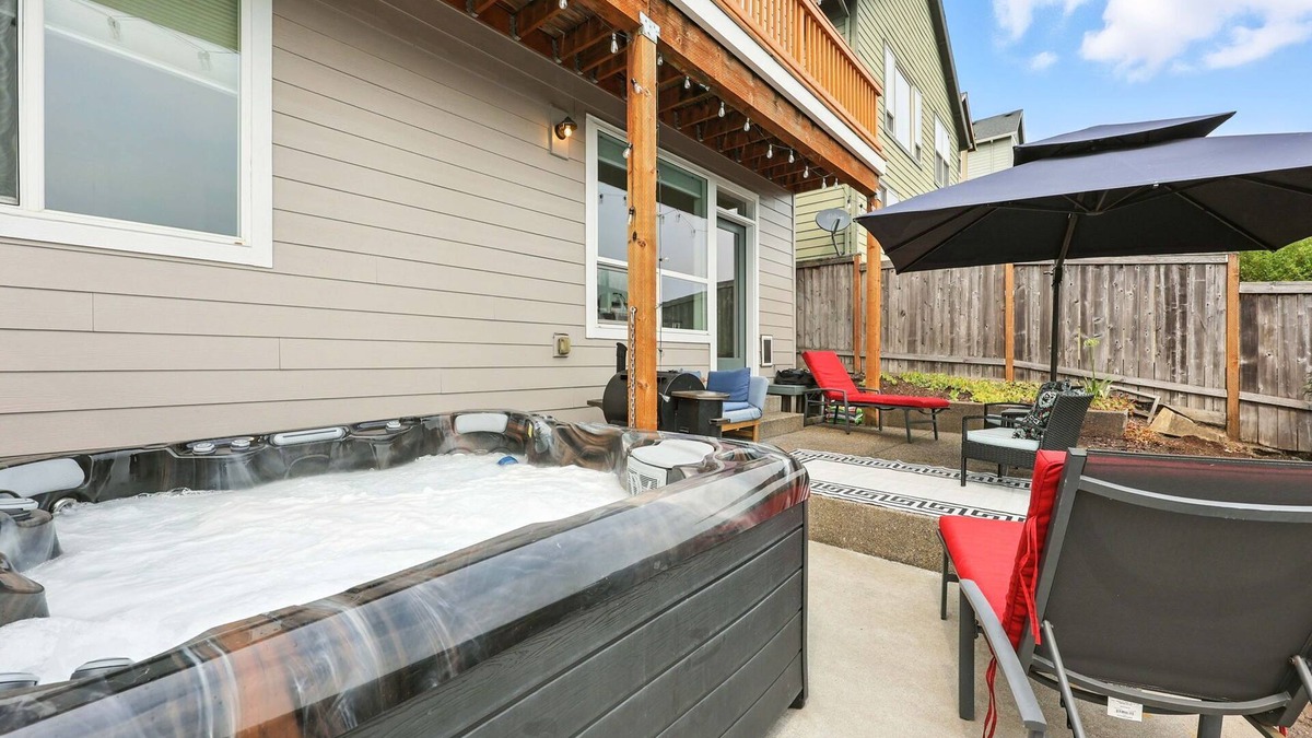 Rock Creek House | Charming 3-bedroom house with AC, fitness room in Happy Valley