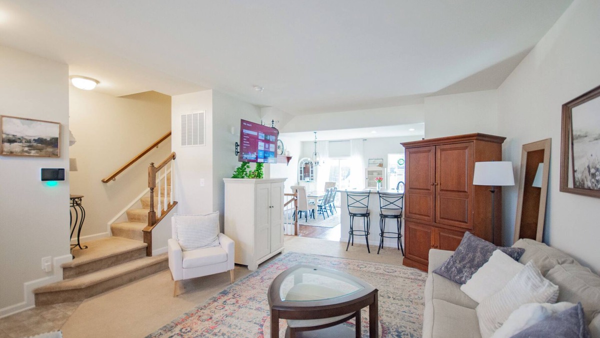 Potomac House | Charming 3-Bedroom Townhome in Friendly Hedgesville – AC & WiFi Included!