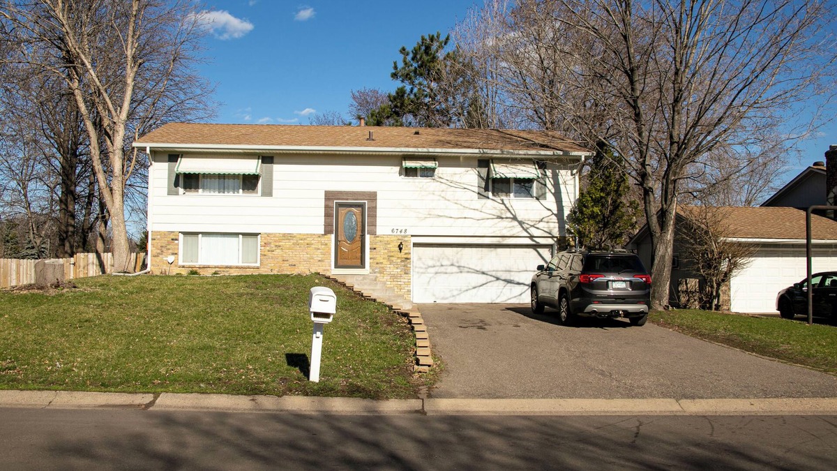 Brooklyn Park House | Charming 3-bedroom house in amazing Minneapolis with AC, WiFi