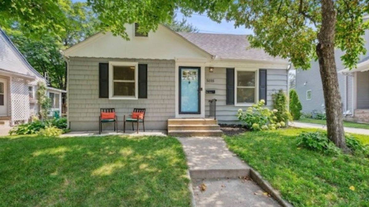 St. Louis Park House | Charming 3-bedroom house in Saint Louis Park, Family Friendly and Pet Friendly!