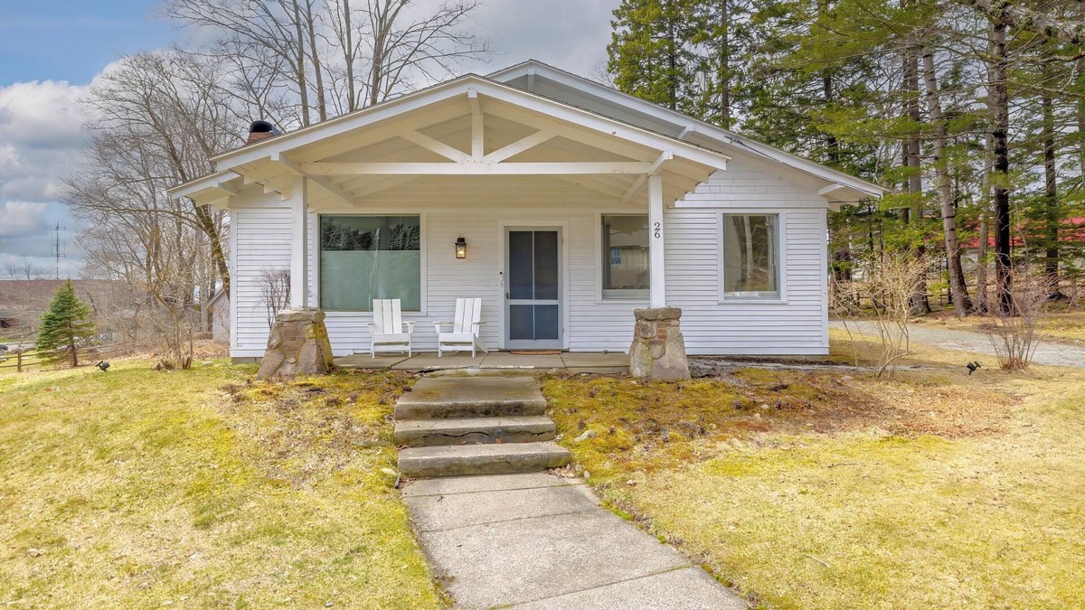 Northeast Harbor House | Charming 3-bedroom house in downtown Northeast Harbor! Minutes from Acadia!
