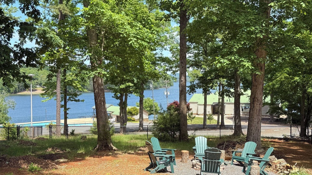 Troy House | Charming 3-bedroom house in tranquil Mount Gilead with lake views