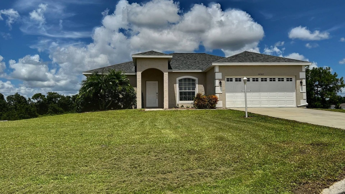 Myakka City House | Charming 3-bedroom house in Serene Myakka City near Freedom Factory & Terranova