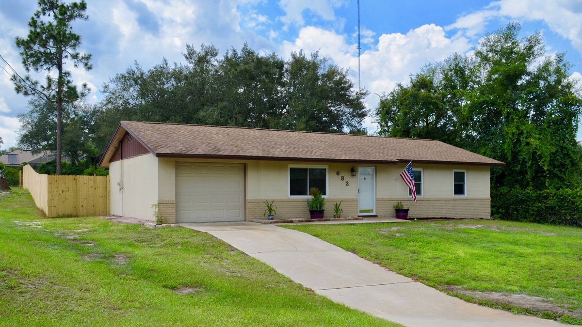 Orange City House | Charming 3-bedroom house in Orange City with WiFi and AC