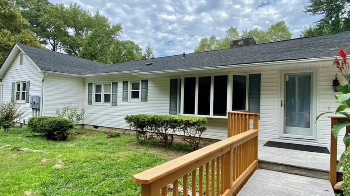 Piney Point House | Charming 3 bedroom house in lovely Piney Point with WiFi, AC